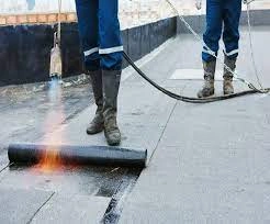 أفضل شركة عزل أسطح بالقطيف 2025 – 0503601128 دقة العمل